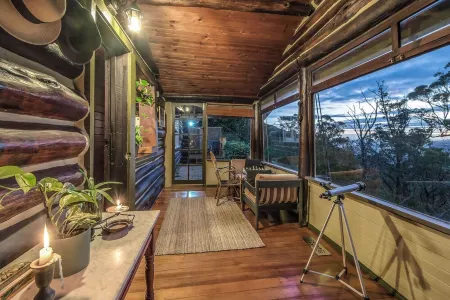 Romantic Retreat in the Dandenong Mountains with amazing city views