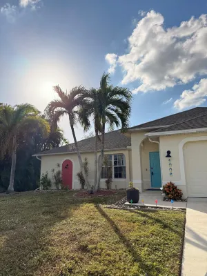 Oasis home in SW Florida - Heated in-ground pool on a fresh water canal! 케이프코럴 스포츠 콤플렉스 주변 호텔