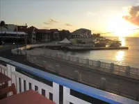 Cayman Reef #3 - One bed condo with King Bed great location on Seven Mile Beach