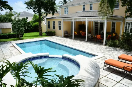 Charming Spacious Bahamian Home Отели рядом с достопримечательностью «Dolphin Cay Atlantis»