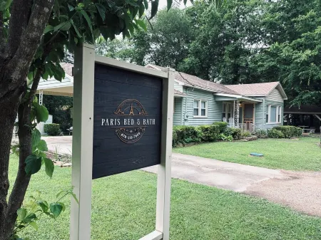 Centrally located, cozy, cottage style home in Paris, Arkansas. Отели в г. Logan County