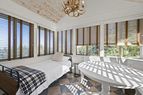 Spacious, Luxury, Picturesque "Mountain High Manor"- Ski Resort Town!