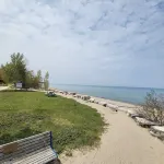 Fully Renovated Cottage on Queen, 3min walk from Beach and Downtown Adventures! Hotels in Kincardine