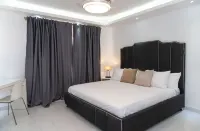 Modern Spacious 5 bedroom villa, Van & driver included