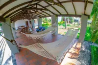 Beautiful Beachfront house, ideal for big families Hotels in Acajutla