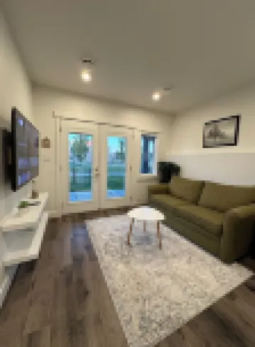 Juanu’s Cozy Cove - Walkout Basement SuiteFamily Friendly15mins from Airport