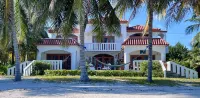 Beautiful 5 bedroom beachfront villa with private pool just 2.5 miles from town Hotels in 