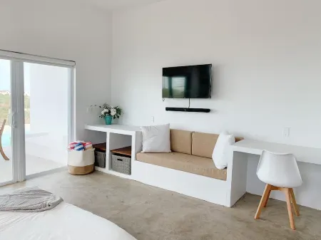 Modern Studio with Great view, Pool, close to beach