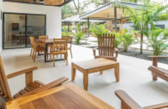 New Luxury Villa in central Guiones - walk to the beach, large pool & parking