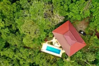 Casa Toucan, Secluded Jungle Setting with Ocean View & 40 foot Pool