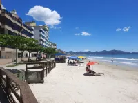 Spacious, airy, well located apartment and walk in the sand Itapema Beach 주변 호텔