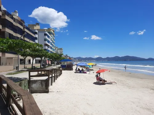 Spacious, airy, well located apartment and walk in the sand