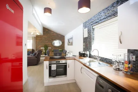 Mae's Lodge -  Your Home Away From Home Отели рядом с достопримечательностью «Залив Миннис»