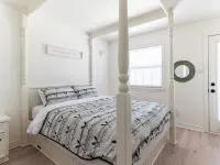 4 BR Beach Cottage: Hot Tub- Firepit-Table tennis Hotels in Wasaga Beach