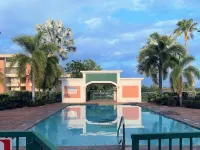 Spacious 3 bedrooms penthouse, near Combate Beach: Pools, Fun & Amazing Sunsets Hotels in Pole Ojea