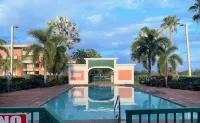 Spacious 3 bedrooms penthouse, near Combate Beach: Pools, Fun & Amazing Sunsets