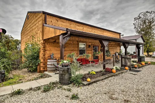 'The Bovard Lodge' Rustic Cabin Near Ohio River!