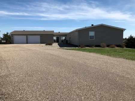 Beautiful Country Setting mins from Lewis & Clark