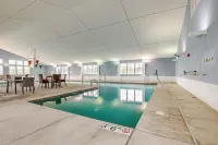 Door County Townhome Pool Access, 1 Mi to Beach! - WiFi