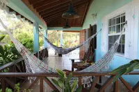 Baywatch - seaside villa, modern, spectacular location & garden, pool, cook