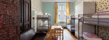 Dizzy Daisy Hostel