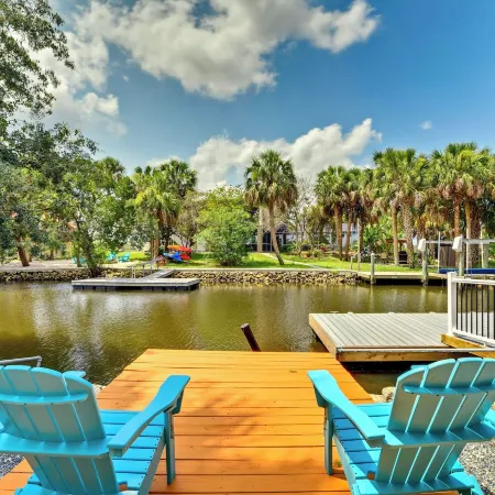 Outdoor Oasis Canal-Front Home in Crystal River
