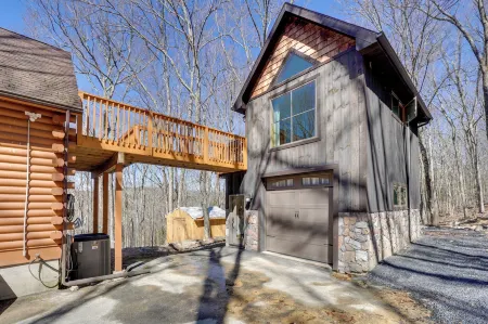 Hike & Fish: Outdoor Retreat Near Trails Отели в г. Форестбург