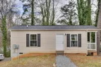 2 Mi to South Boston Speedway: Cozy Tiny Home!