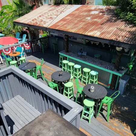 Upper Deck Hotel and Bar - Adults Only