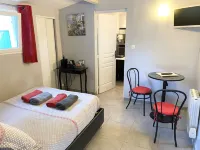 Le Domaine d'Alezen Hôtels à : Cornillon-Confoux