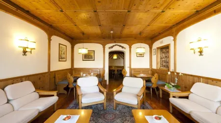 Hotel Bellaria - Cortina d'Ampezzo Отели рядом с достопримечательностью «Museo all'Aperto delle 5 Torri»