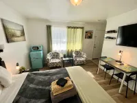 Cobmin Ridge Motel - Motels