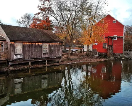 Colonial Inn Hotels in Galloway