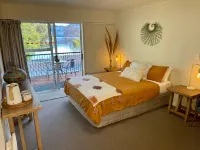 Te Anau Lakefront Backpackers Hotels in 