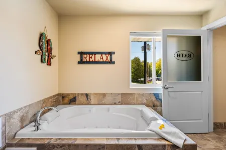 Julie's Park Cafe & Motel