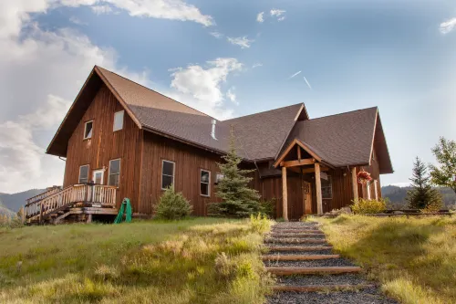 Homestake Lodge Hotels in Whitehall