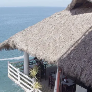 Traditional Sierra Leon Oceanfront Rooms Hotels near Los Arcos