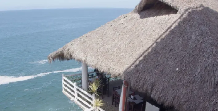 Traditional Sierra Leon Oceanfront Rooms Hotels near Boca de Tomatlan