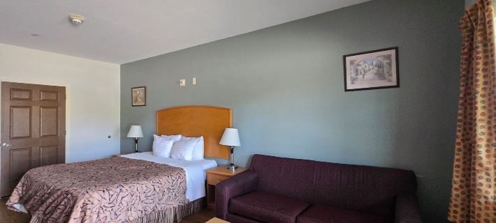 Whitesboro Inn & Suites Hotels in Grayson County