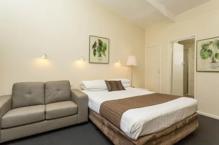 The Club Motel and Apartments Отели в г. Уогга-Уогга