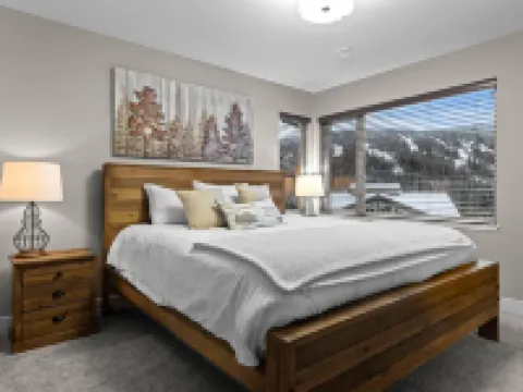 Echo Landing #42 by Bear Country Hotels in Sun Peaks