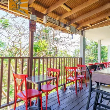 Red Flamboyan Guesthouse and Restaurant