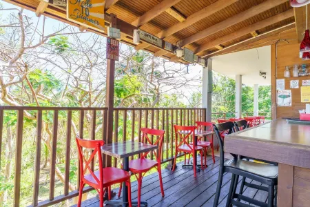 Red Flamboyan Guesthouse and Restaurant Отели в г. Пунтас