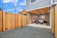 Pacific Northwest Retreat Duplex 3Min from Seattle by RedAwning Hotels in Tukwila