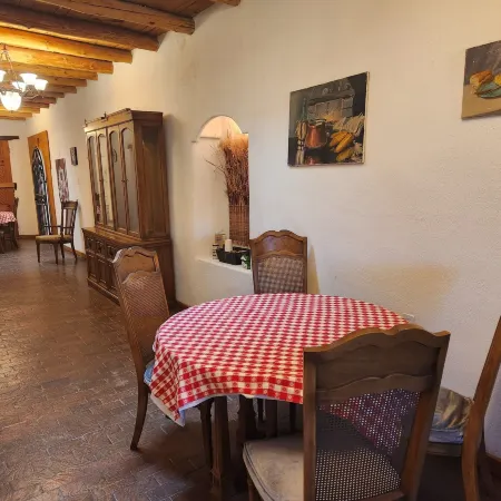 Red Mountain Manor Vineyard and Guesthouse