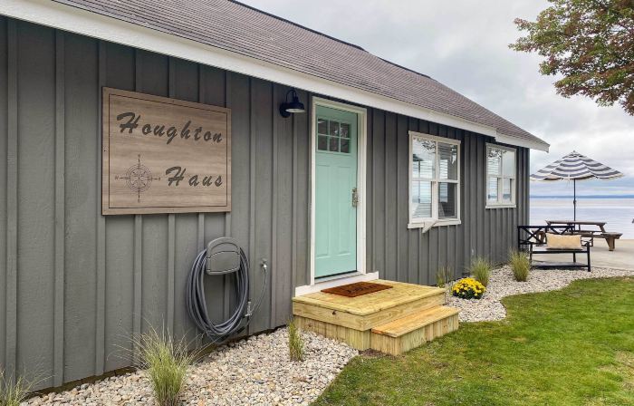 Charming Modern Cottage on Houghton Lake!