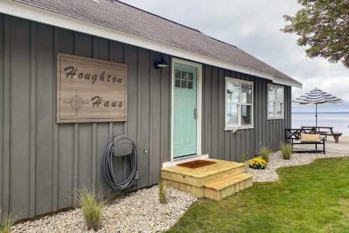 Charming Modern Cottage on Houghton Lake! - Wifi