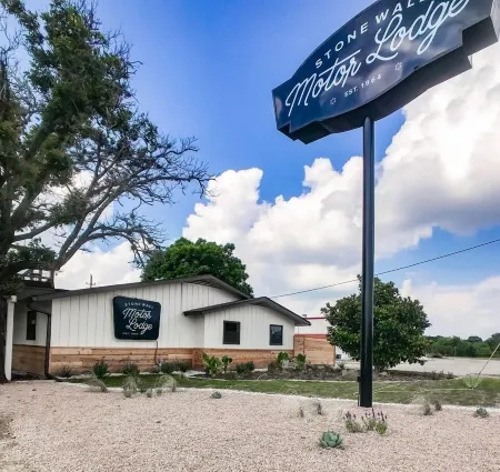 Stonewall Motor Lodge Отели рядом с достопримечательностью «Грейп Крик Вайнярдс»