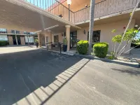 Tarpon Shores Inn