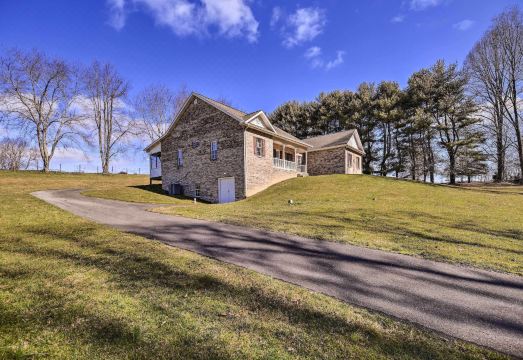 Pet-Friendly Abingdon Abode w/ Yard & Grill! - Housity